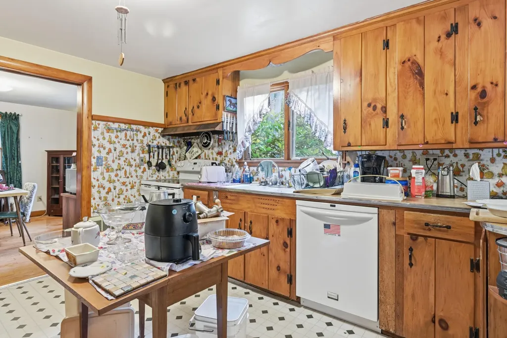 11 Parsons Lane Sanford ME 04083