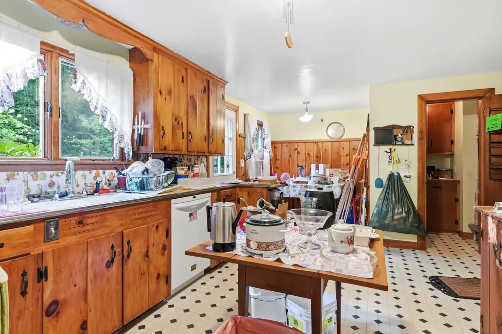 11 Parsons Lane Sanford ME 04083