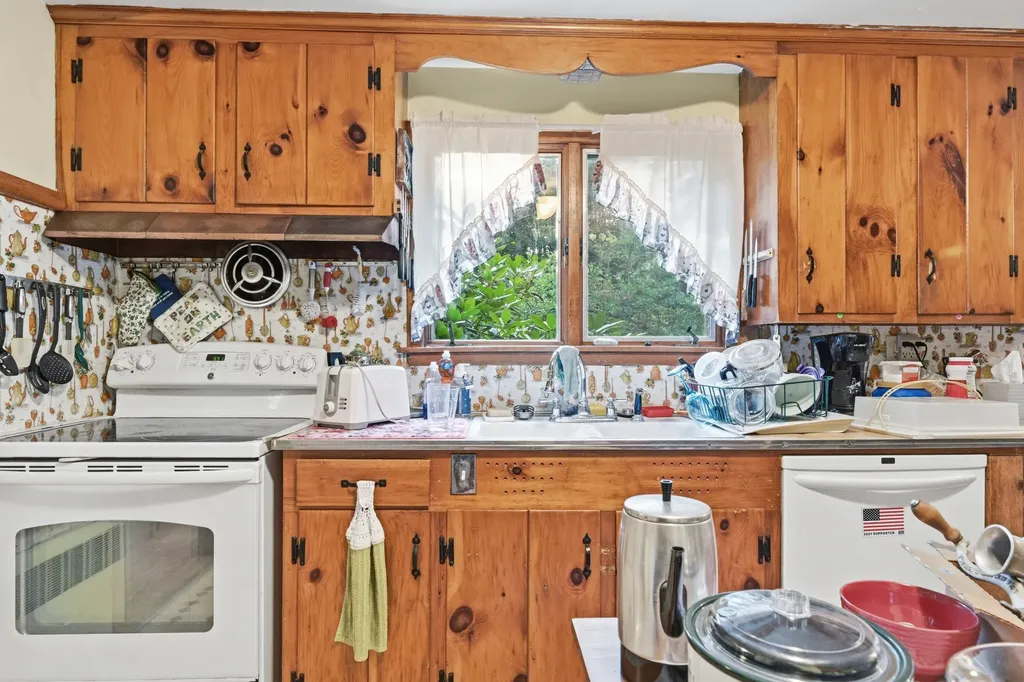 11 Parsons Lane Sanford ME 04083