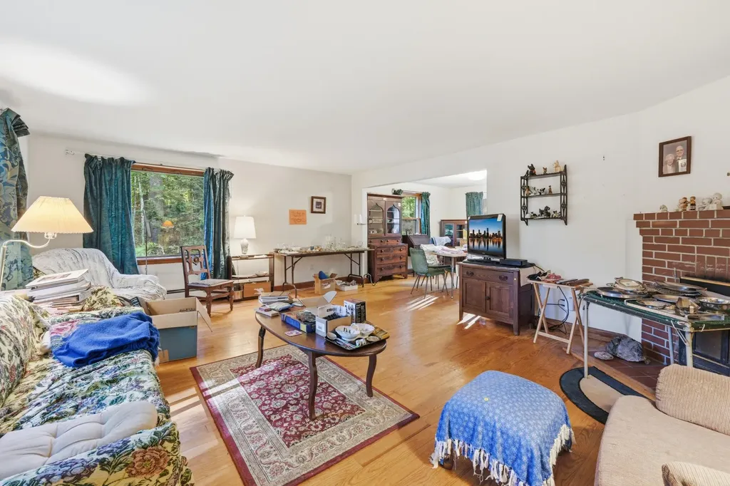 11 Parsons Lane Sanford ME 04083