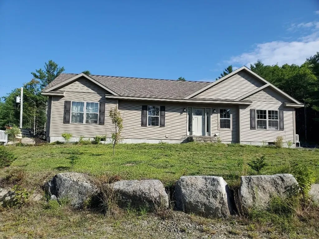 21 Pioneer Way Aurora ME 04408