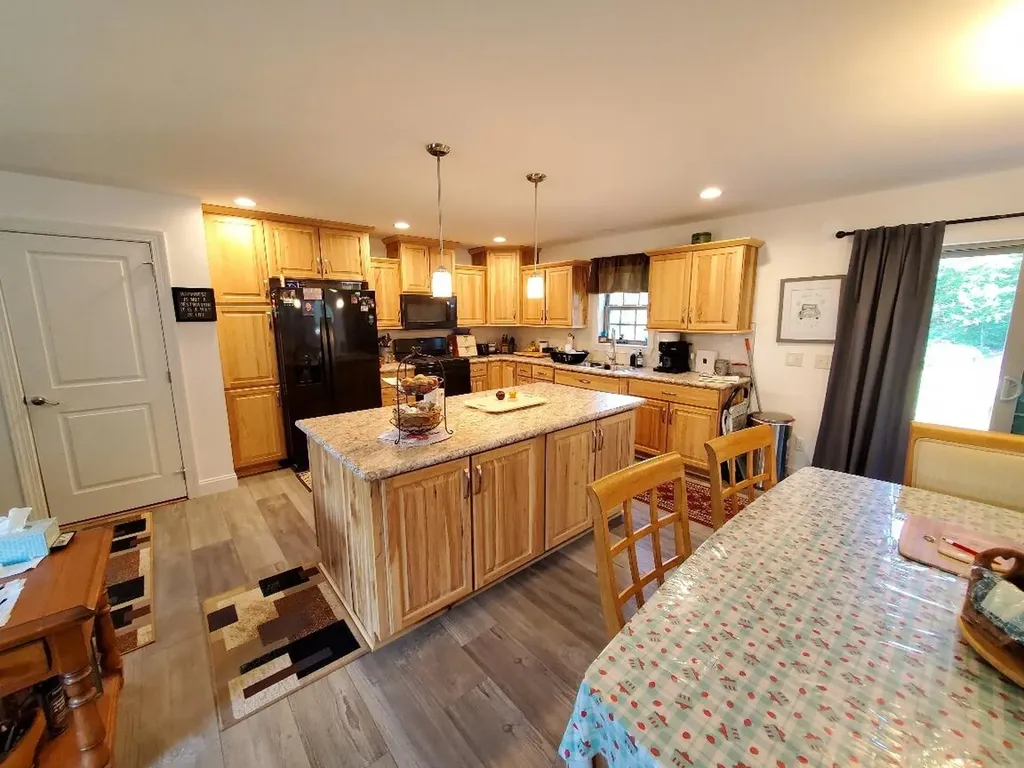 21 Pioneer Way Aurora ME 04408