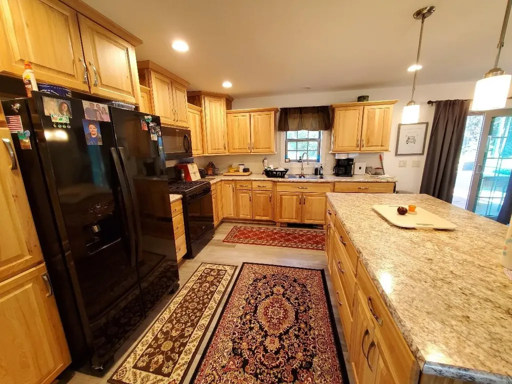 21 Pioneer Way Aurora ME 04408