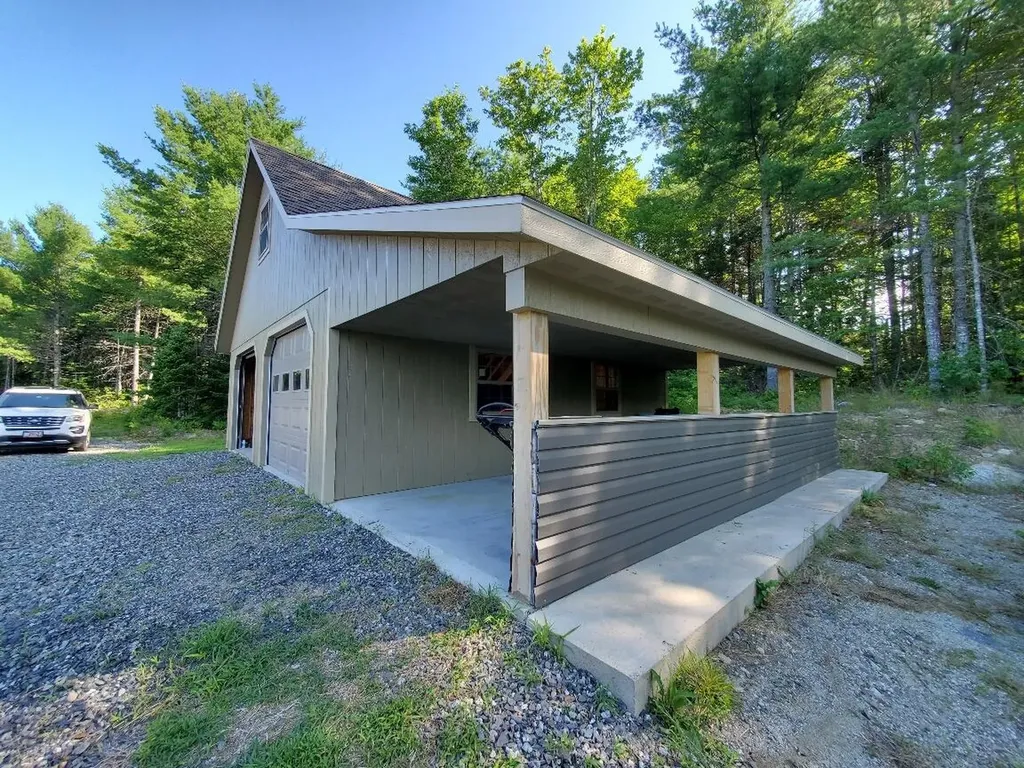 21 Pioneer Way Aurora ME 04408