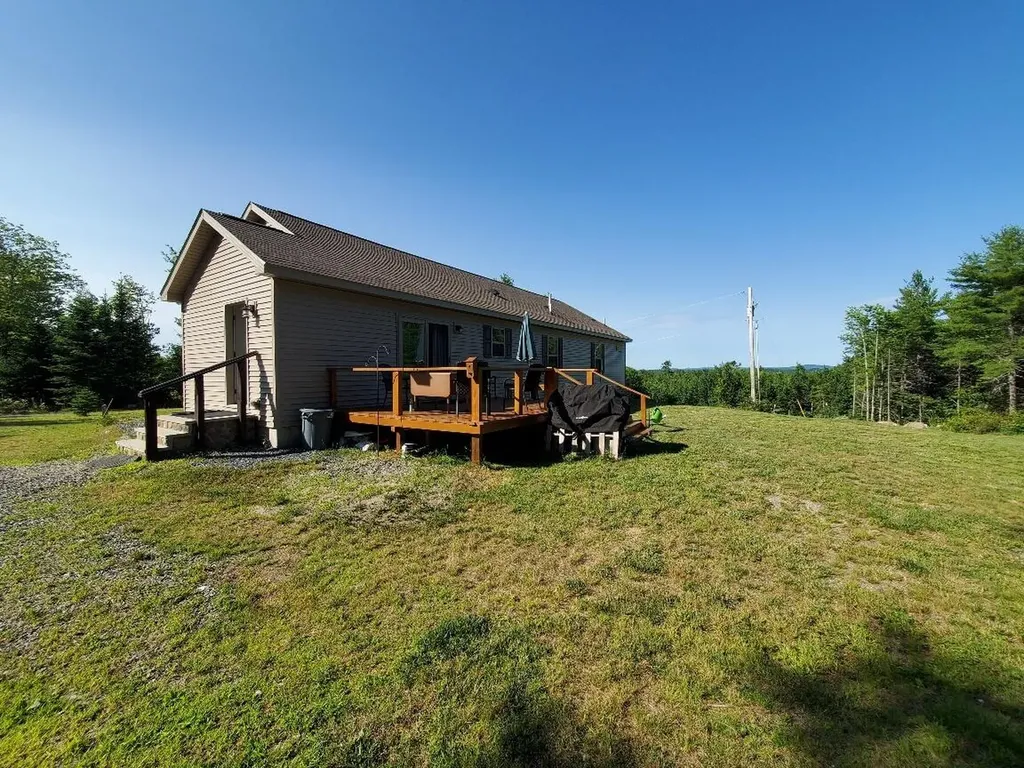 21 Pioneer Way Aurora ME 04408
