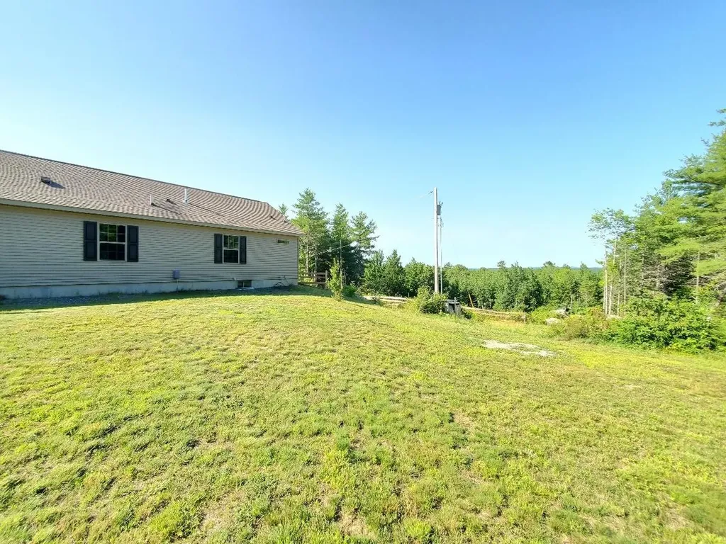 21 Pioneer Way Aurora ME 04408