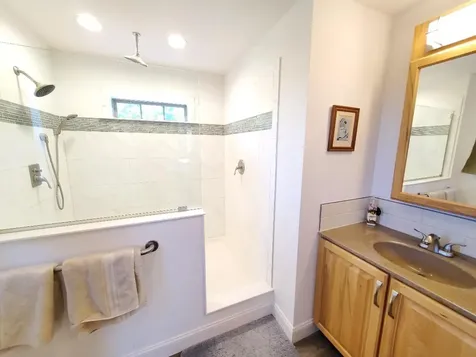 21 Pioneer Way Aurora ME 04408