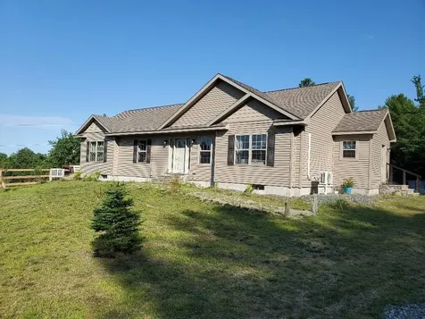 21 Pioneer Way Aurora ME 04408