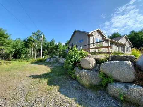 21 Pioneer Way Aurora ME 04408