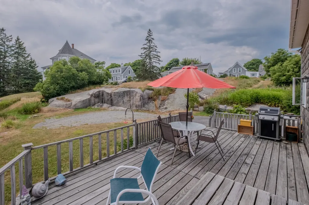 19 Granite Street Stonington ME 04681