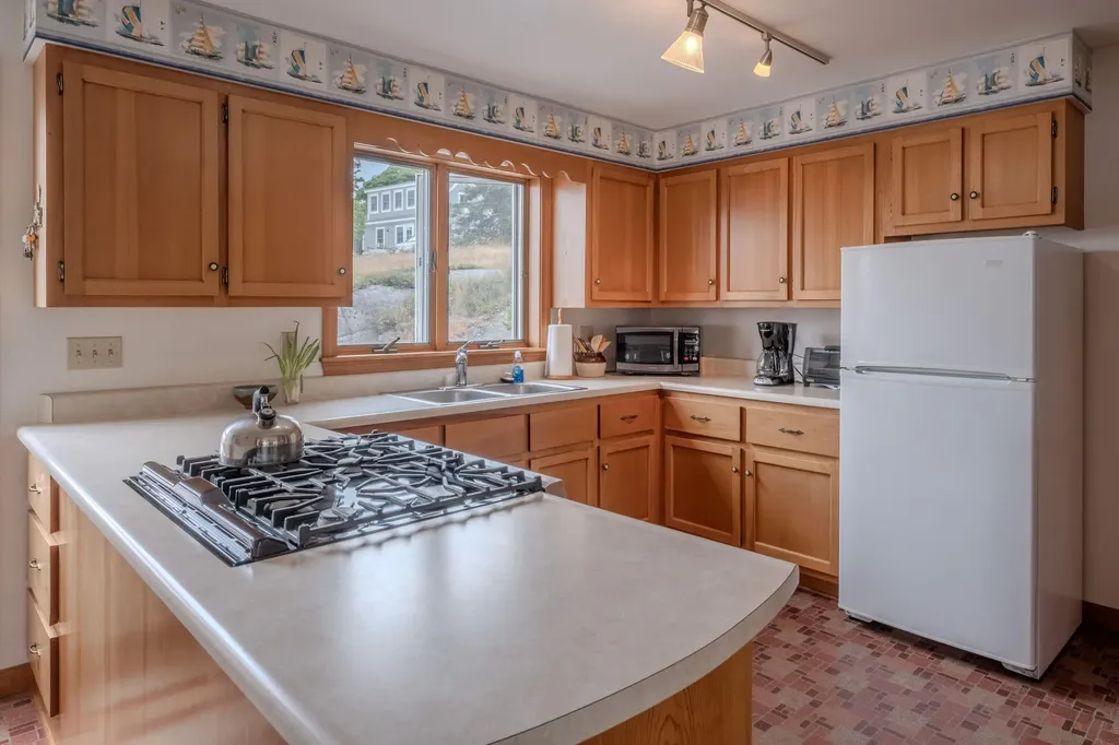 19 Granite Street Stonington ME 04681