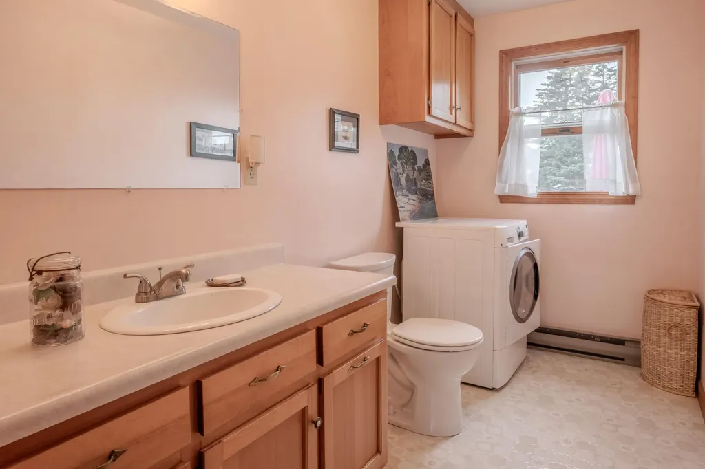 19 Granite Street Stonington ME 04681