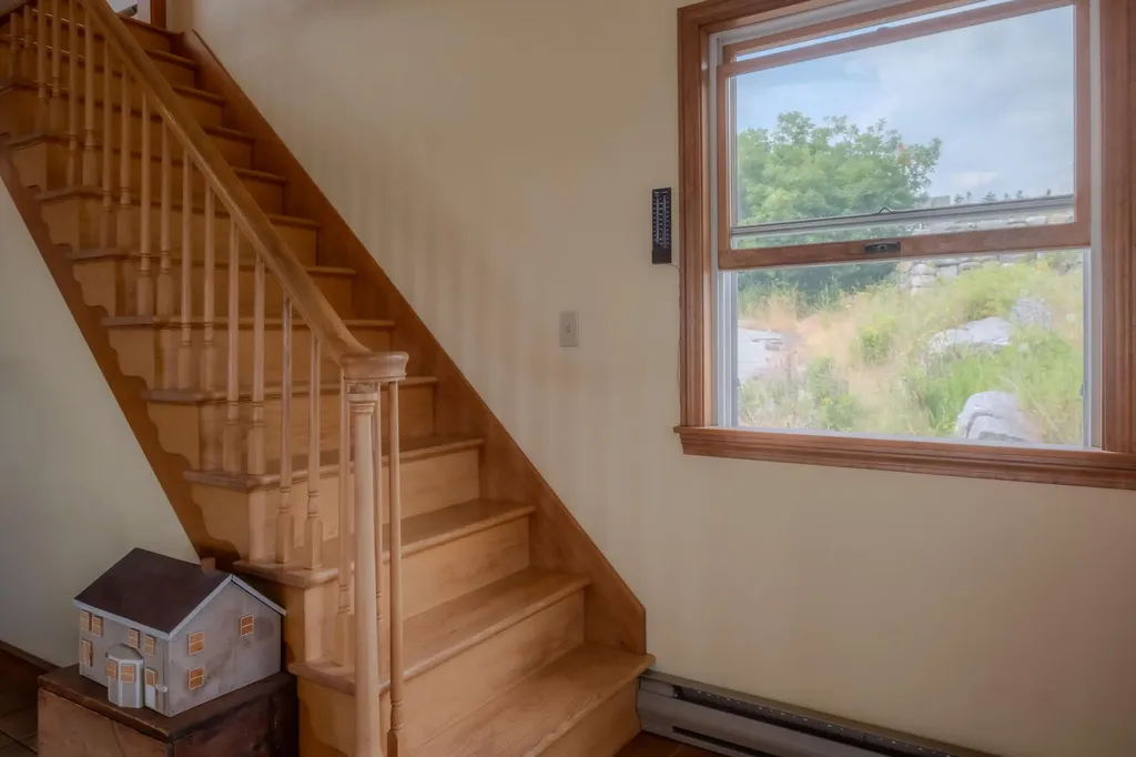 19 Granite Street Stonington ME 04681