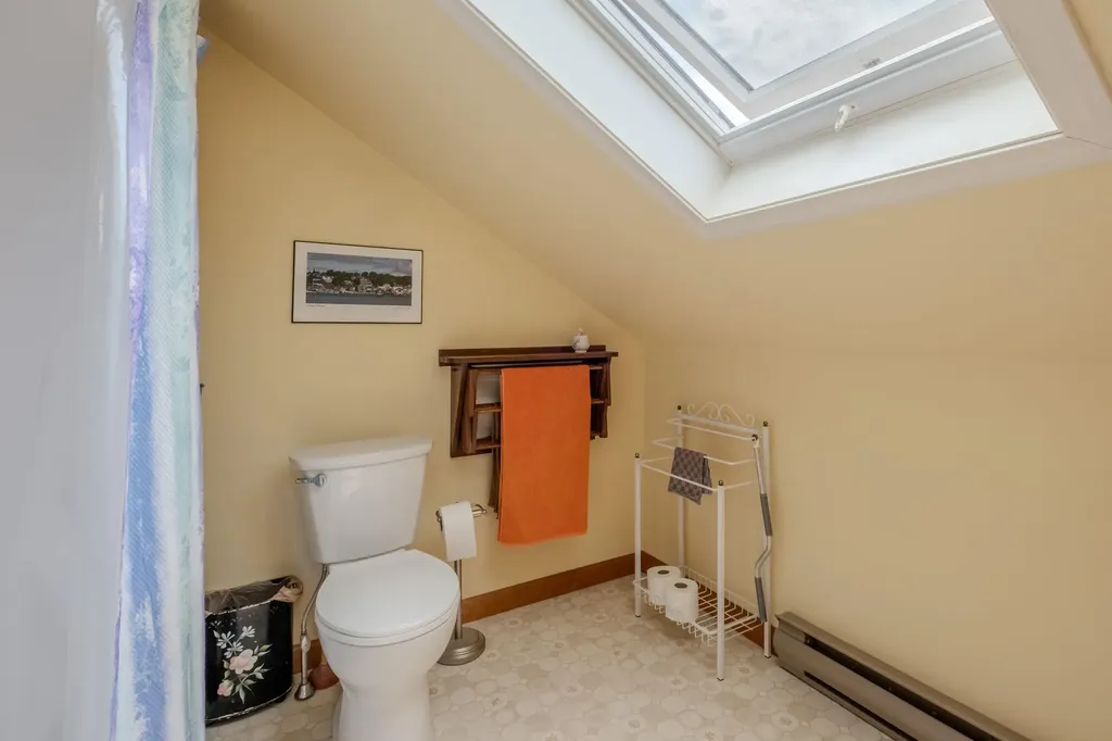 19 Granite Street Stonington ME 04681