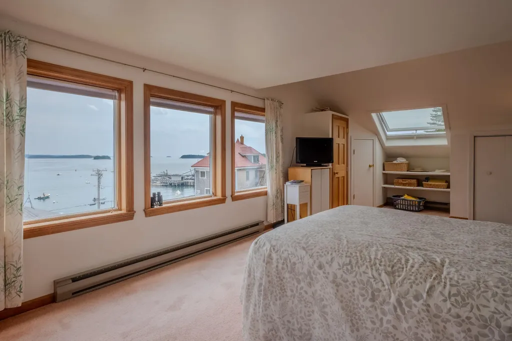 19 Granite Street Stonington ME 04681