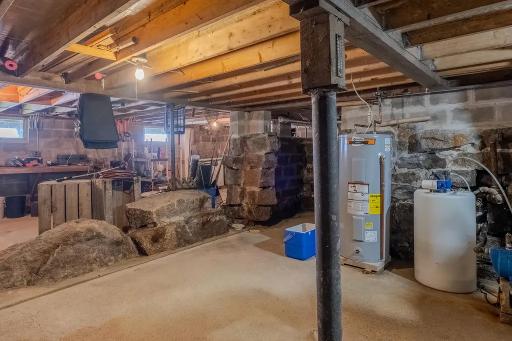 19 Granite Street Stonington ME 04681