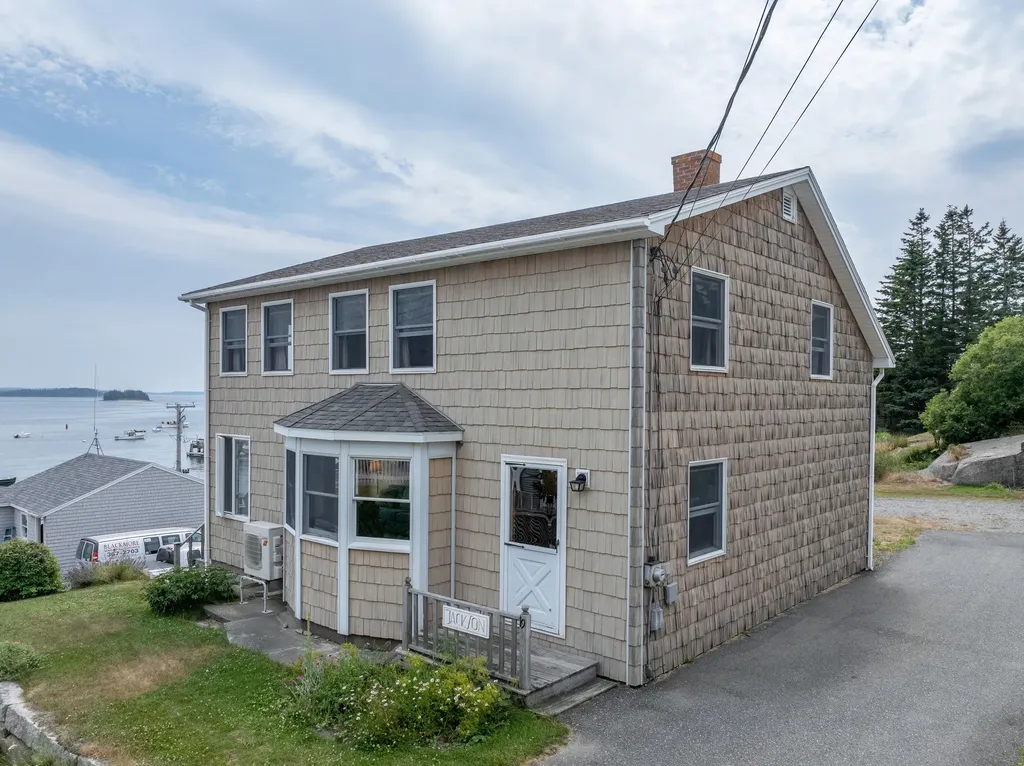 19 Granite Street Stonington ME 04681