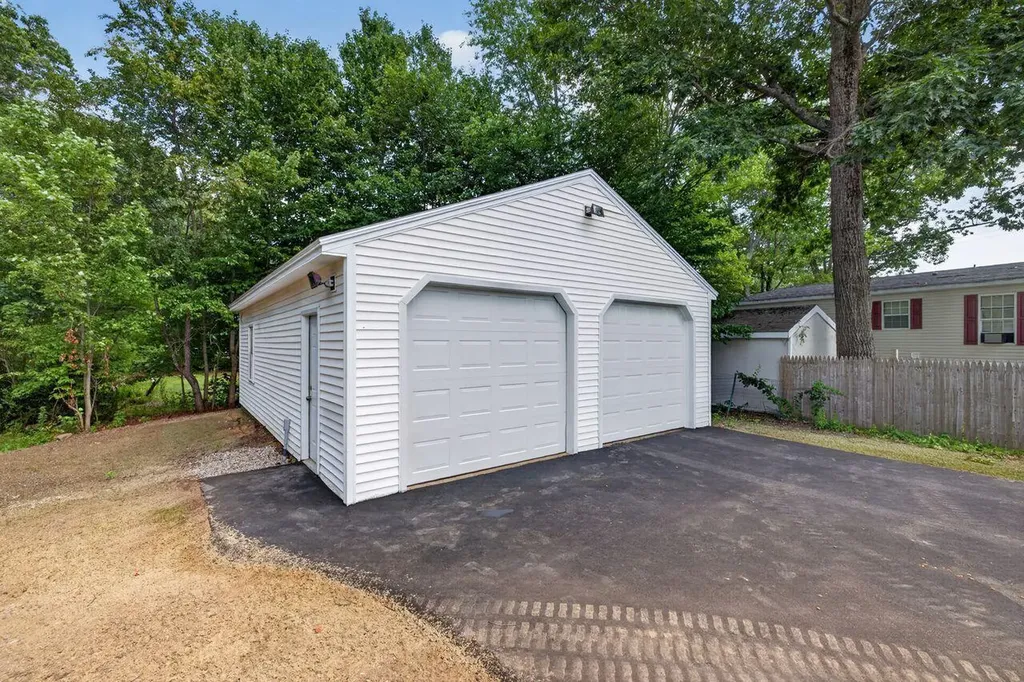 7 Gendreau Lane Sanford ME 04073