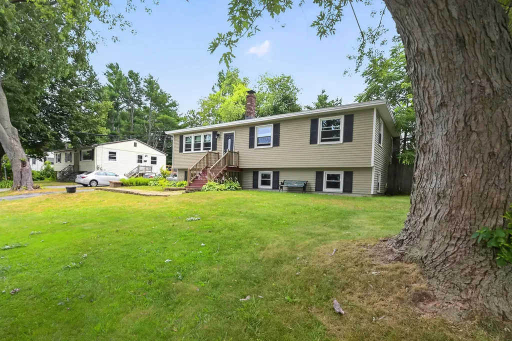 15 Cleveland Circle South Portland ME 04106