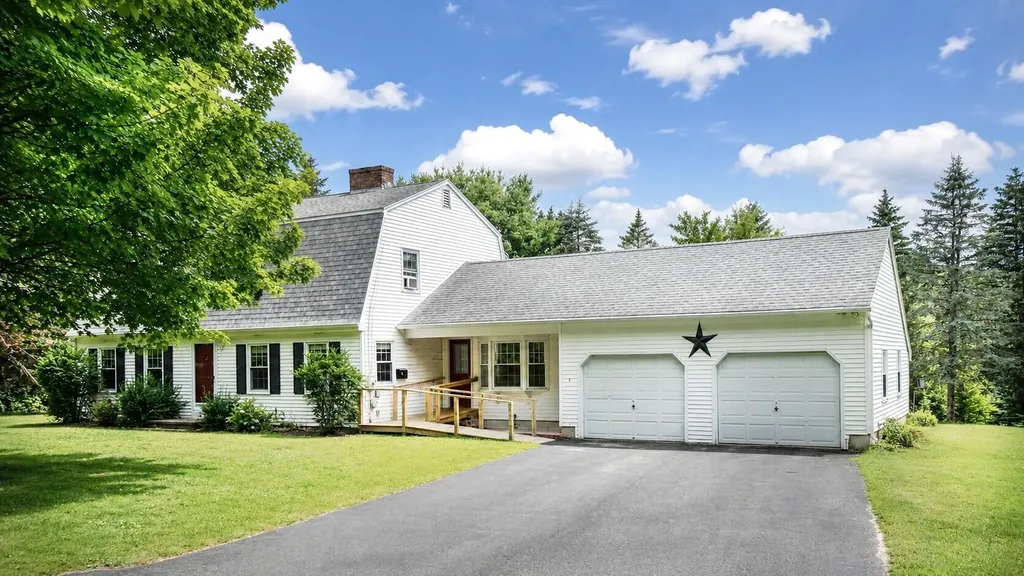 14 Mountain View Lane Standish ME 04084