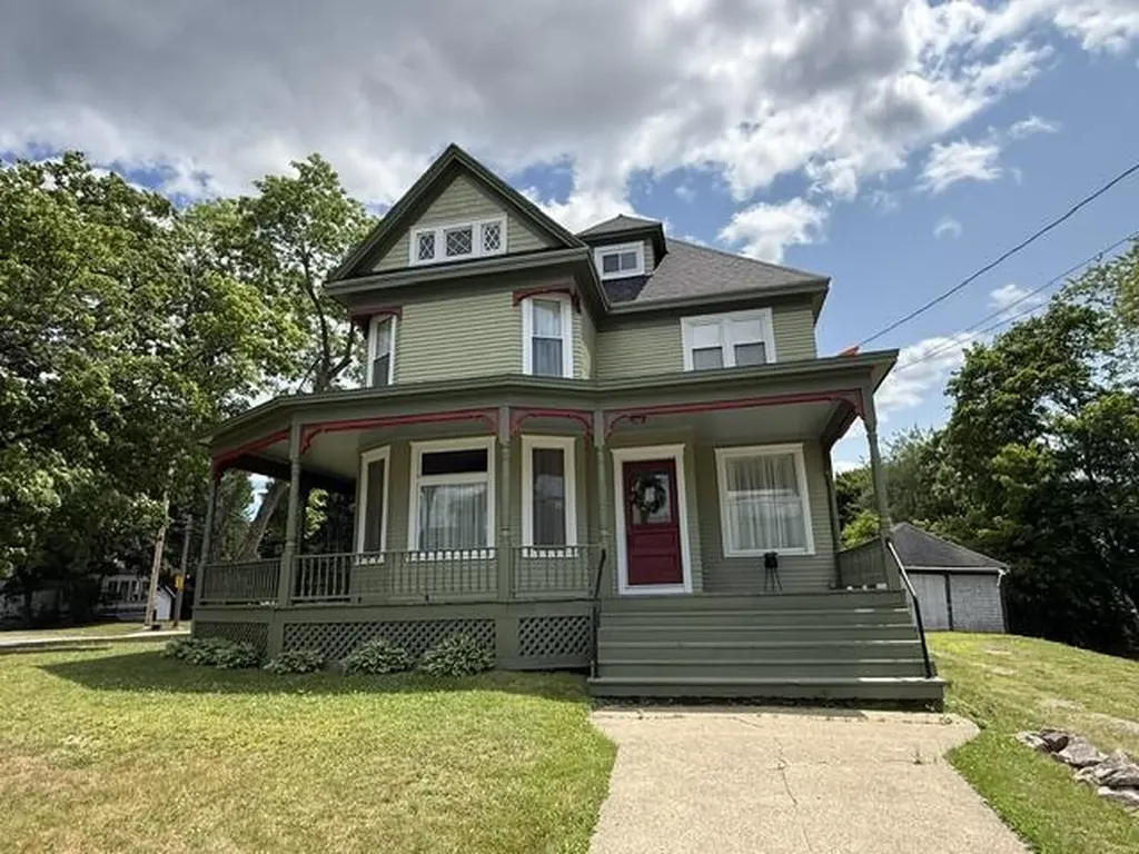 51 Broadway Street Baileyville ME 04694