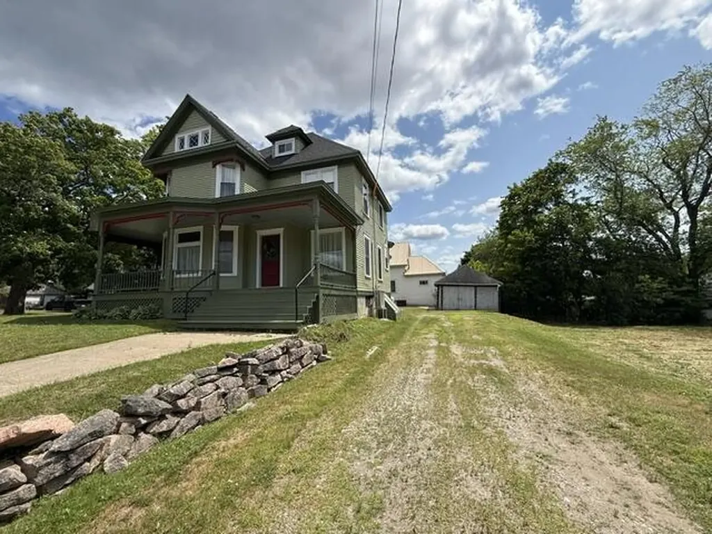 51 Broadway Street Baileyville ME 04694