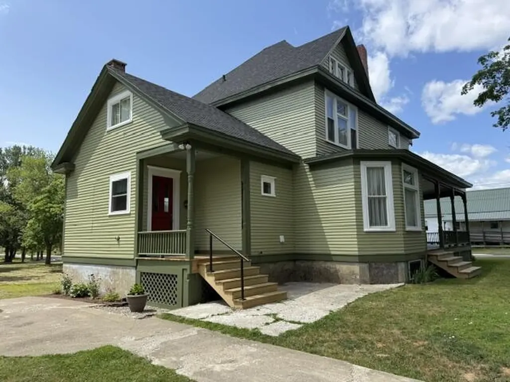 51 Broadway Street Baileyville ME 04694
