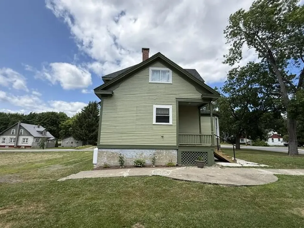 51 Broadway Street Baileyville ME 04694