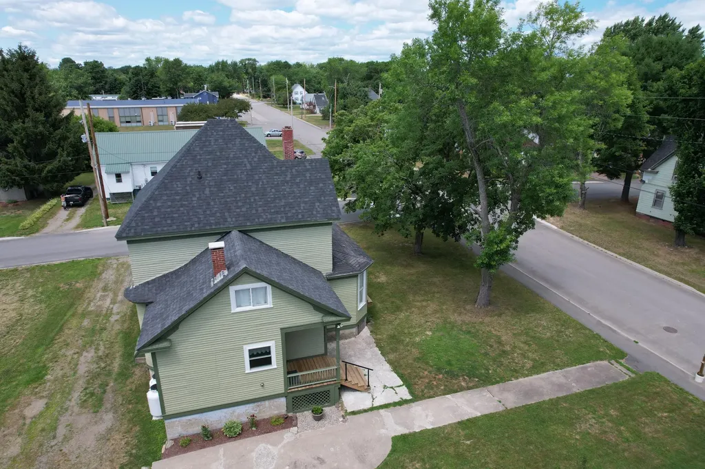 51 Broadway Street Baileyville ME 04694