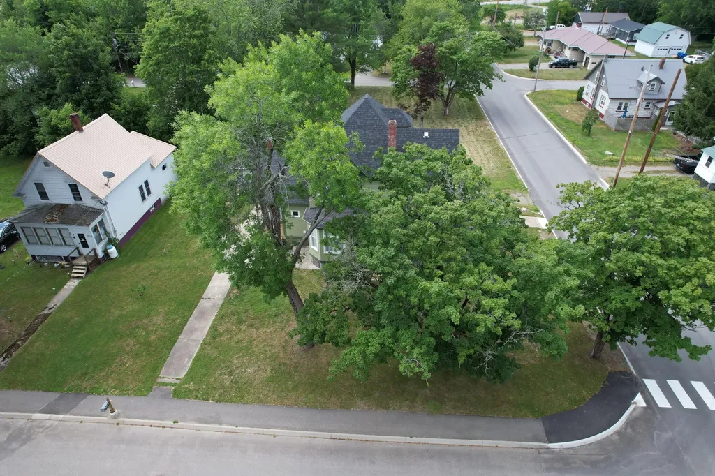 51 Broadway Street Baileyville ME 04694