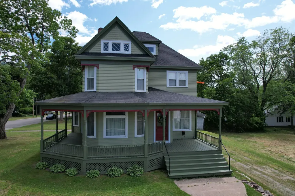 51 Broadway Street Baileyville ME 04694