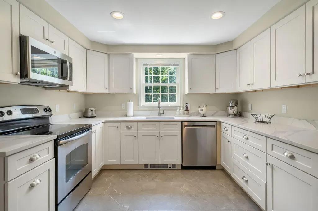 14 Flint Rock Drive York ME 03909