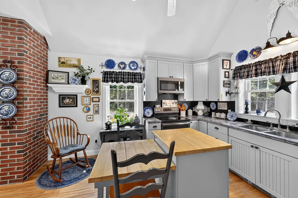 45 Kelley Road Pittston ME 04345