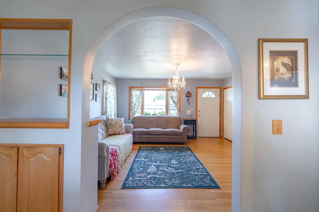 17 Heathwood Lane Lewiston ME 04240