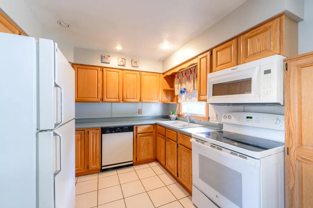 17 Heathwood Lane Lewiston ME 04240