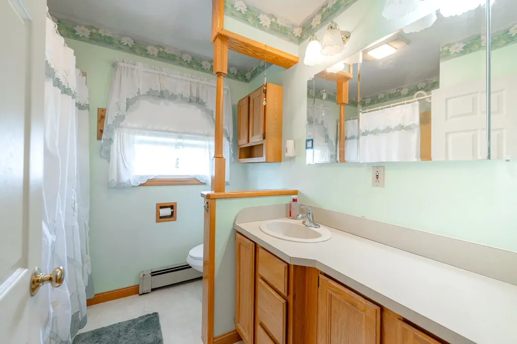 17 Heathwood Lane Lewiston ME 04240