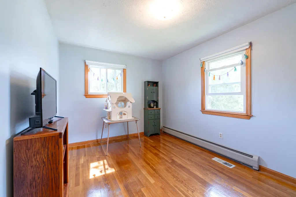 17 Heathwood Lane Lewiston ME 04240
