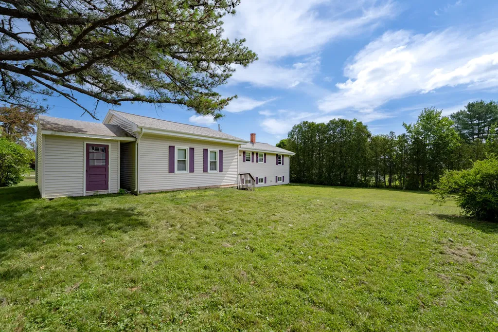 17 Heathwood Lane Lewiston ME 04240
