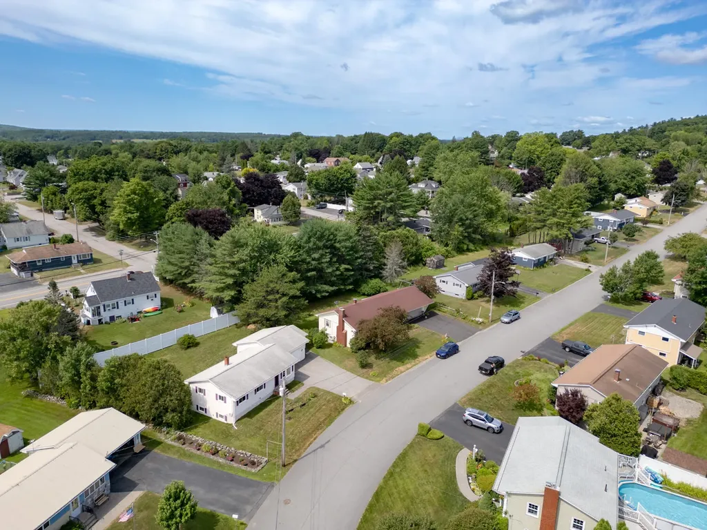 17 Heathwood Lane Lewiston ME 04240