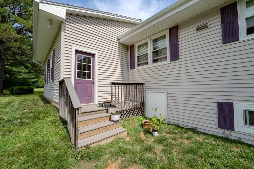 17 Heathwood Lane Lewiston ME 04240