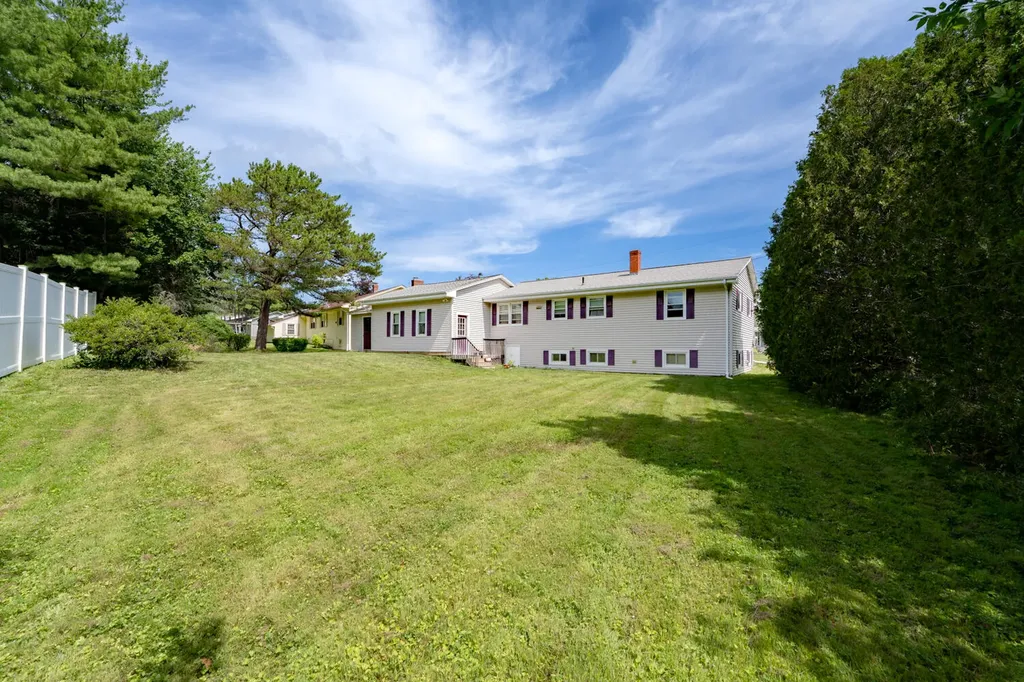 17 Heathwood Lane Lewiston ME 04240