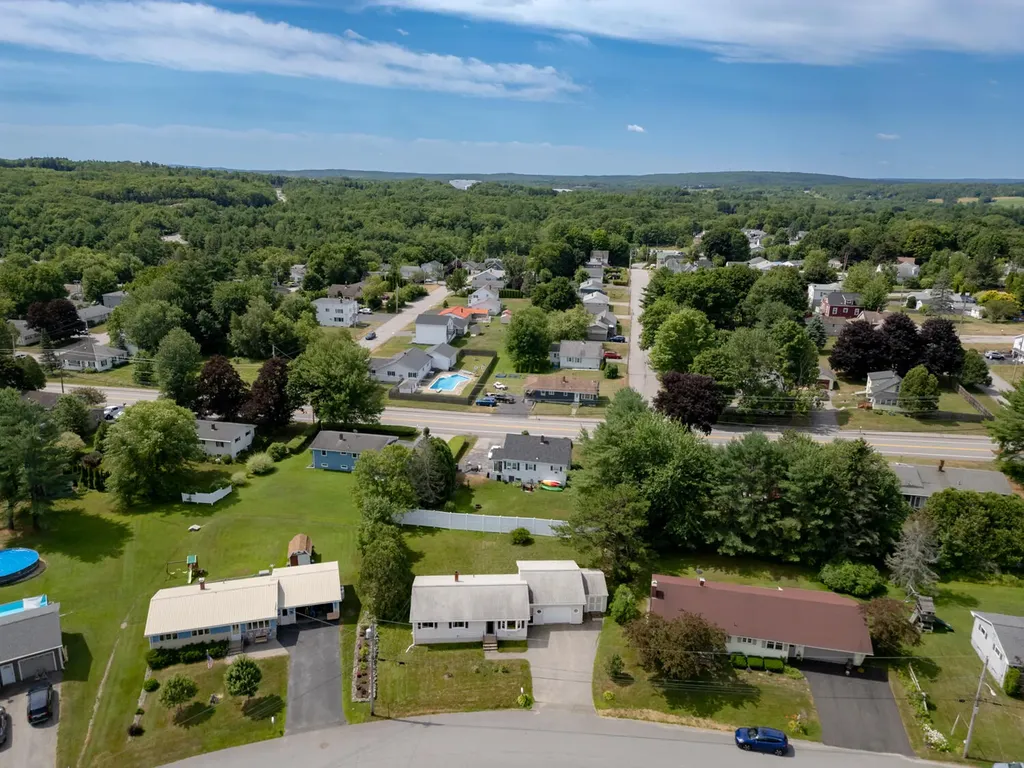 17 Heathwood Lane Lewiston ME 04240