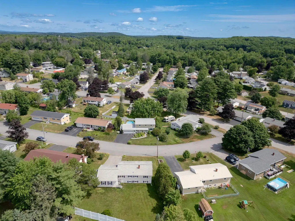 17 Heathwood Lane Lewiston ME 04240