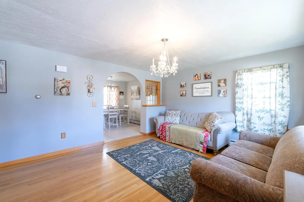 17 Heathwood Lane Lewiston ME 04240