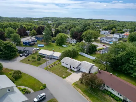 17 Heathwood Lane Lewiston ME 04240