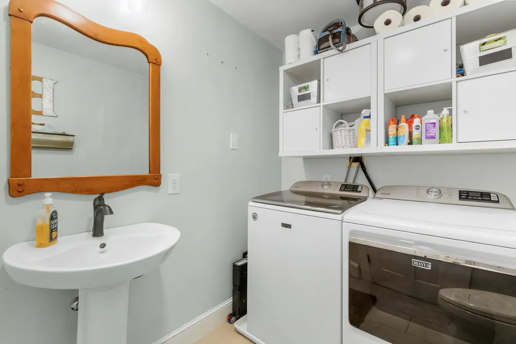 53 Stonegate Road Cape Elizabeth ME 04107