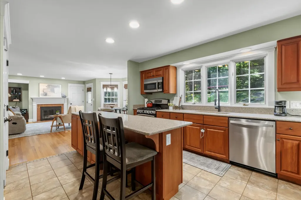 53 Stonegate Road Cape Elizabeth ME 04107