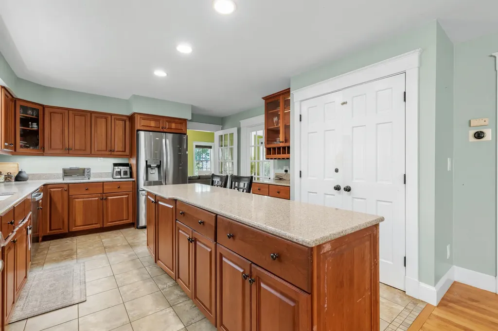53 Stonegate Road Cape Elizabeth ME 04107