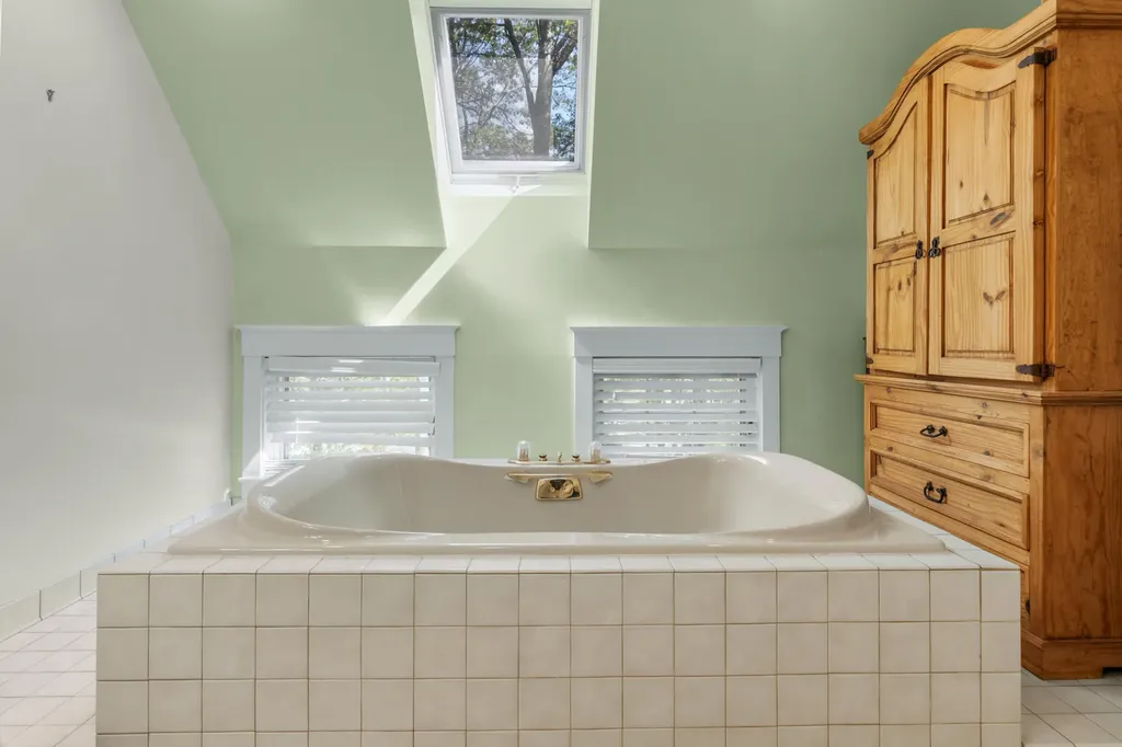 53 Stonegate Road Cape Elizabeth ME 04107