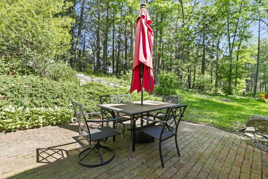 53 Stonegate Road Cape Elizabeth ME 04107